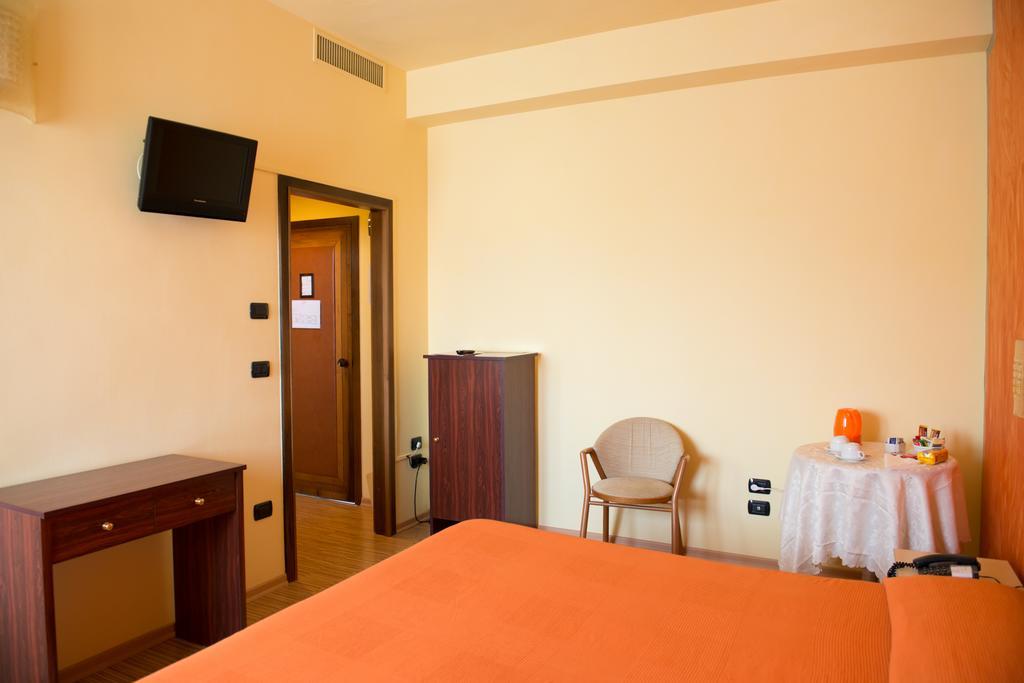 Hotel Rosa Del Deserto Castrocaro Terme Exterior foto
