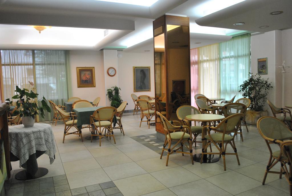 Hotel Rosa Del Deserto Castrocaro Terme Exterior foto